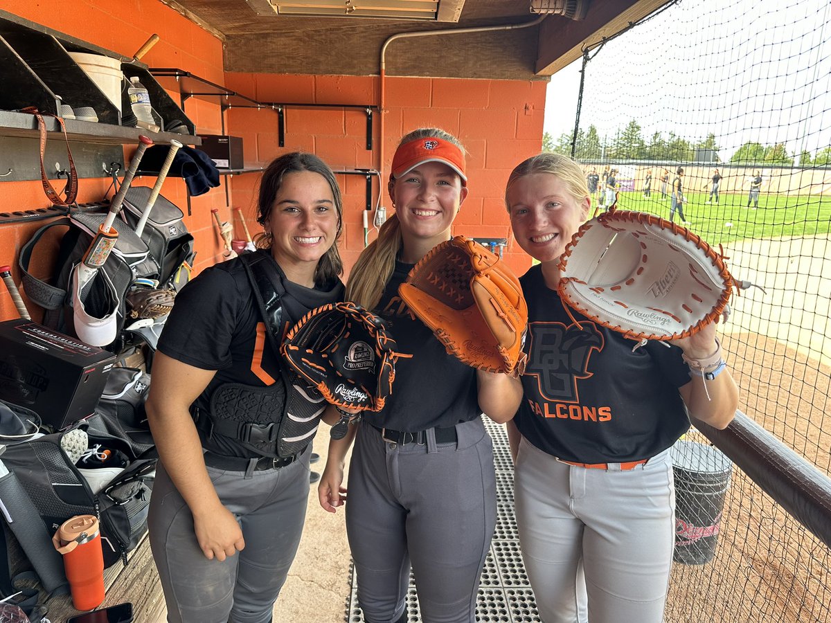 Fenton_Bock's tweet photo. 🧡Today was a good day for BGSU Softball!!!🧡 #GloveDay #rawlingscustom #FalconFam

@BGSU_Athletics @BGSUSoftball @bgsu @FalconAlumni @BGScreechTeam @FalconFanatics1 @BG_FMSN @Pres_Rogers @vandermerwe63 @lmeserv @VanFalcon1 https://t.co/BnhOolHomT