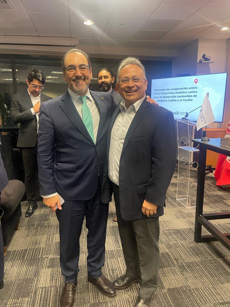 AgendaCAF's tweet photo. El Dr. Aldo Ramírez, Director del Centro del Agua del @TecdeMonterrey 🇲🇽, se reunió con nuestro Presidente Ejecutivo @sergiodigra para explorar oportunidades de trabajo conjunto y generar conocimiento en pro de la gestión integral del recurso hídrico en América Latina y el Caribe. 

Juntos, construyendo un futuro sostenible. 💧