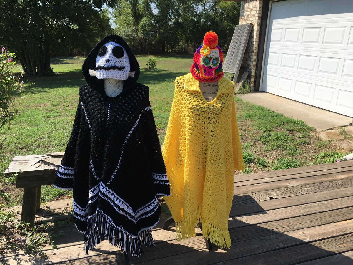 50Colleen2's tweet photo. I Love to crochet fun seasonal items 💀👻🎃 https://t.co/O89rTtvB0q