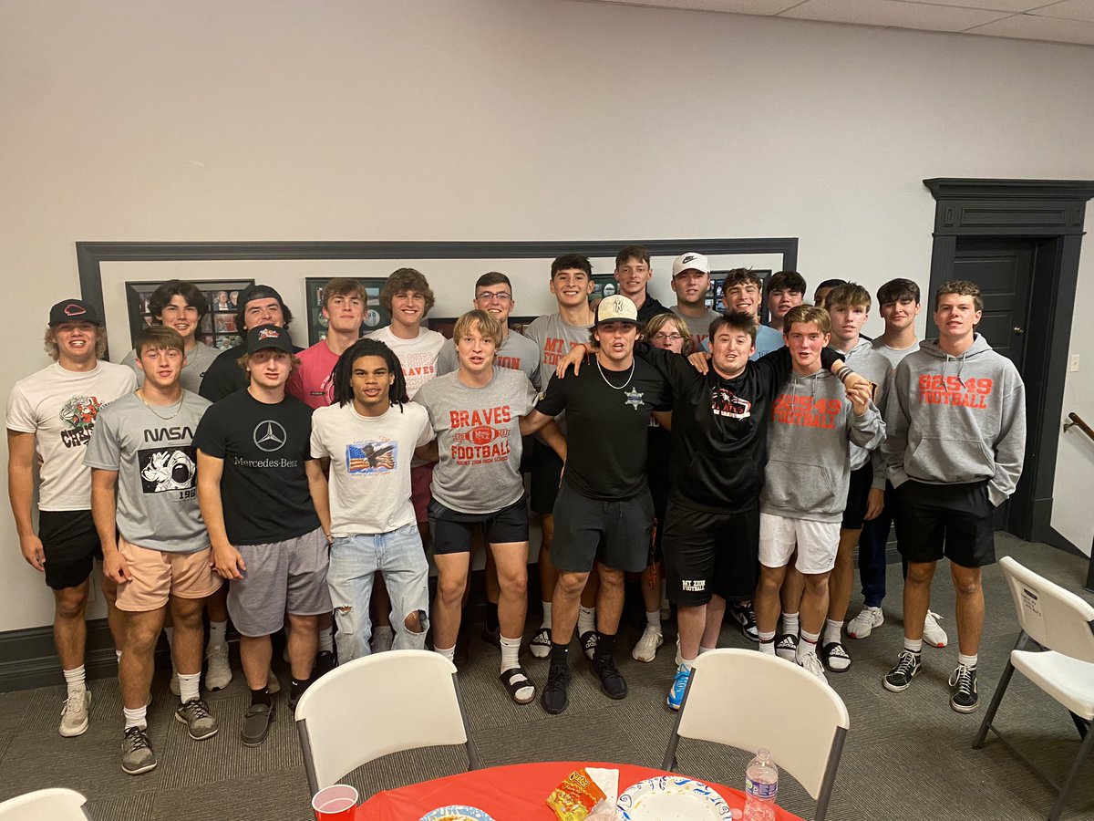 ioofmtz300's tweet photo. We’re happy to help support our local @mtz_football by letting them use our lodge for a team dinner tonight! These kids have been crushing it on the field this year and we’re excited to see their success throughout the season! Go Braves! https://t.co/pfNruGRkzL