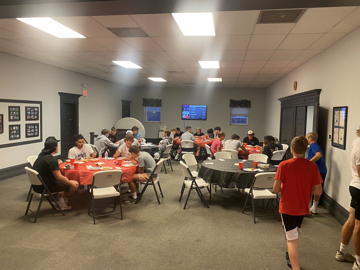 ioofmtz300's tweet photo. We’re happy to help support our local @mtz_football by letting them use our lodge for a team dinner tonight! These kids have been crushing it on the field this year and we’re excited to see their success throughout the season! Go Braves! https://t.co/pfNruGRkzL