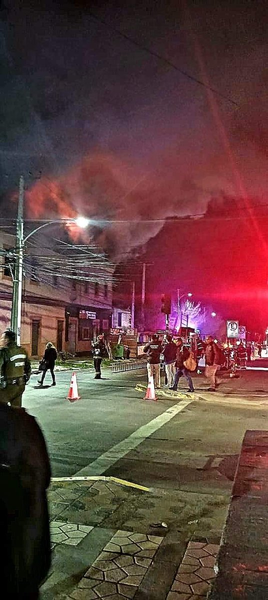 Louisvasquez23's tweet image. AHORA

CUERPO DE BOMBEROS LIMACHE INFORMA

INCENDIO ESTRUCTURAL DECLARADO CENTRO DE LIMACHE COMO REFERENCIA FRENTE A BANCO ESTADO

ESTAMOS ATENTOS PARA ENTREGAR MAYOR INFORMACIÓN
@fdo2000 
@adnradiochile 
@biobio