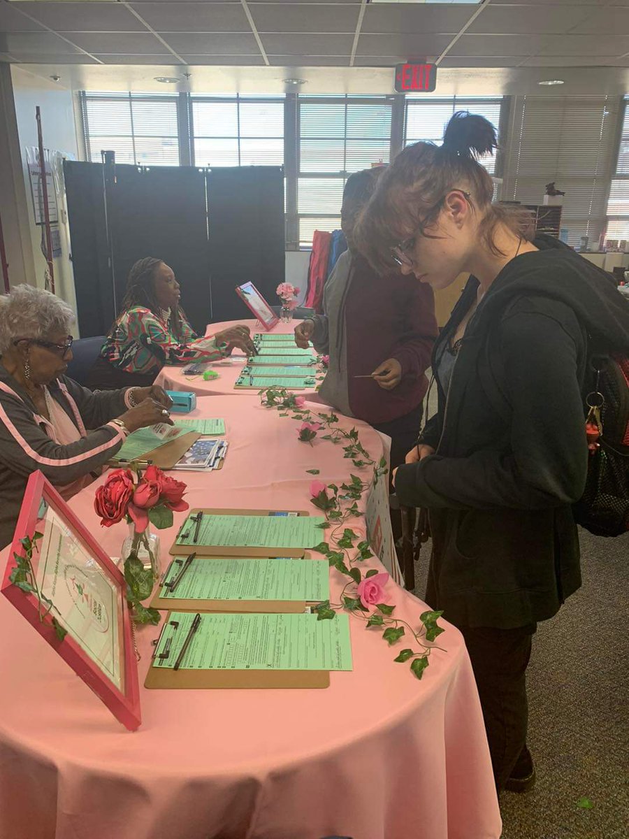 PACE_HS's tweet photo. Thank you @akasorority1908
Alpha Xi Omega Chapter for speaking with our students regarding the importance of voting and assisting them with the process to register.
#PACEReimagined
#PACEPride https://t.co/R4XBIDcqDA