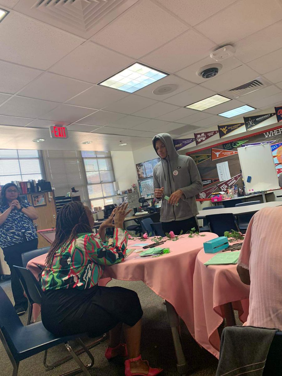 PACE_HS's tweet photo. Thank you @akasorority1908
Alpha Xi Omega Chapter for speaking with our students regarding the importance of voting and assisting them with the process to register.
#PACEReimagined
#PACEPride https://t.co/R4XBIDcqDA
