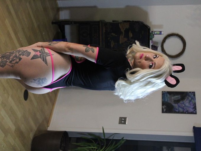 I'm online right now on SkyPrivate - pay-per-minute system for Skype live shows. Call me right now in<a href="/tag/realloyalfans"class="tags"><span>#realloyalfans</span></a>