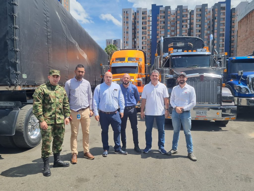 Colfecar's tweet photo. El fortalecimiento de las relaciones del sector transporte con las autoridades es fundamental para las dinámicas logísticas del país.
Terminamos jornadas de trabajo en Antioquia con @COL_EJERCITO #Blica empresas y gremios del transporte en Antioquia.
#UnidosSomosMás https://t.co/S8wIonZ0GY