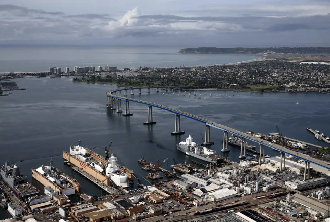 BlevinsYosef's tweet photo. The U.S. Navy is pulling back from long-planned, long-signaled refit and repair strategies, leaving shipyards in the lurch. https://t.co/0DC6sZ4wYW