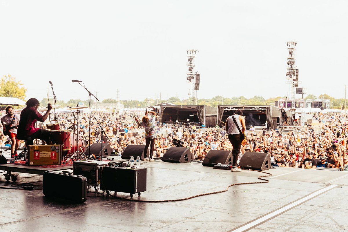 pinkshiftmd's tweet photo. yelling “fuck transphobia” in the state of kentucky on that stage and hearing everyone scream “i need something real to change” back at me was insane. there was so much unity. we’re really proud &amp; very humbled by the opportunity. thank you for the platform @LTLFest 🙏🏾 https://t.co/lwTSFGtFU5