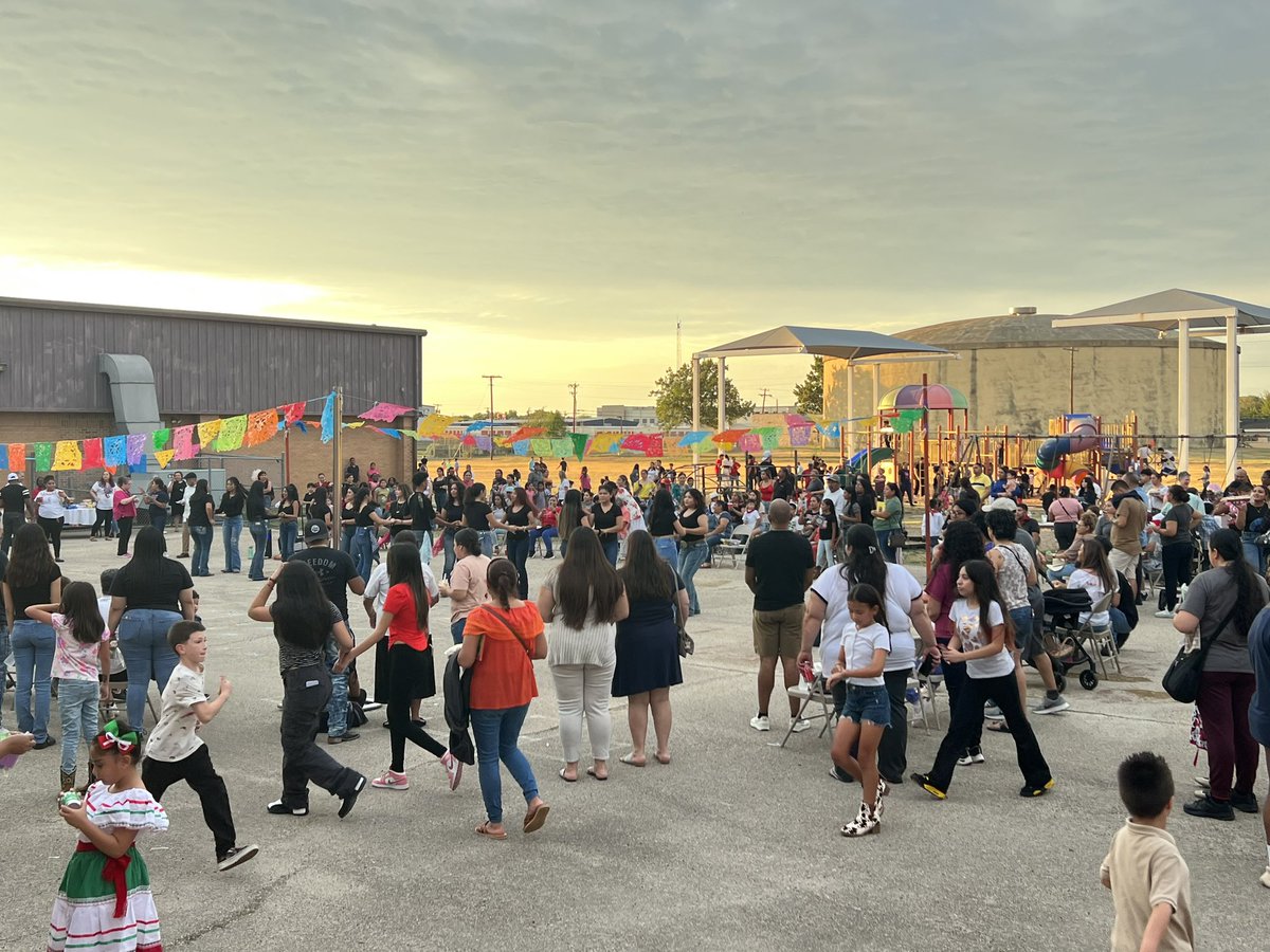 pblorozco's tweet image. Celebrating #HispanicHeritageNight at FME was an absolute success! Our school community came together to honor Hispanic culture, and it was a night filled with joy and unity. Thank you to our incredible families and staff for making it such a memorable event. #FMECommunity