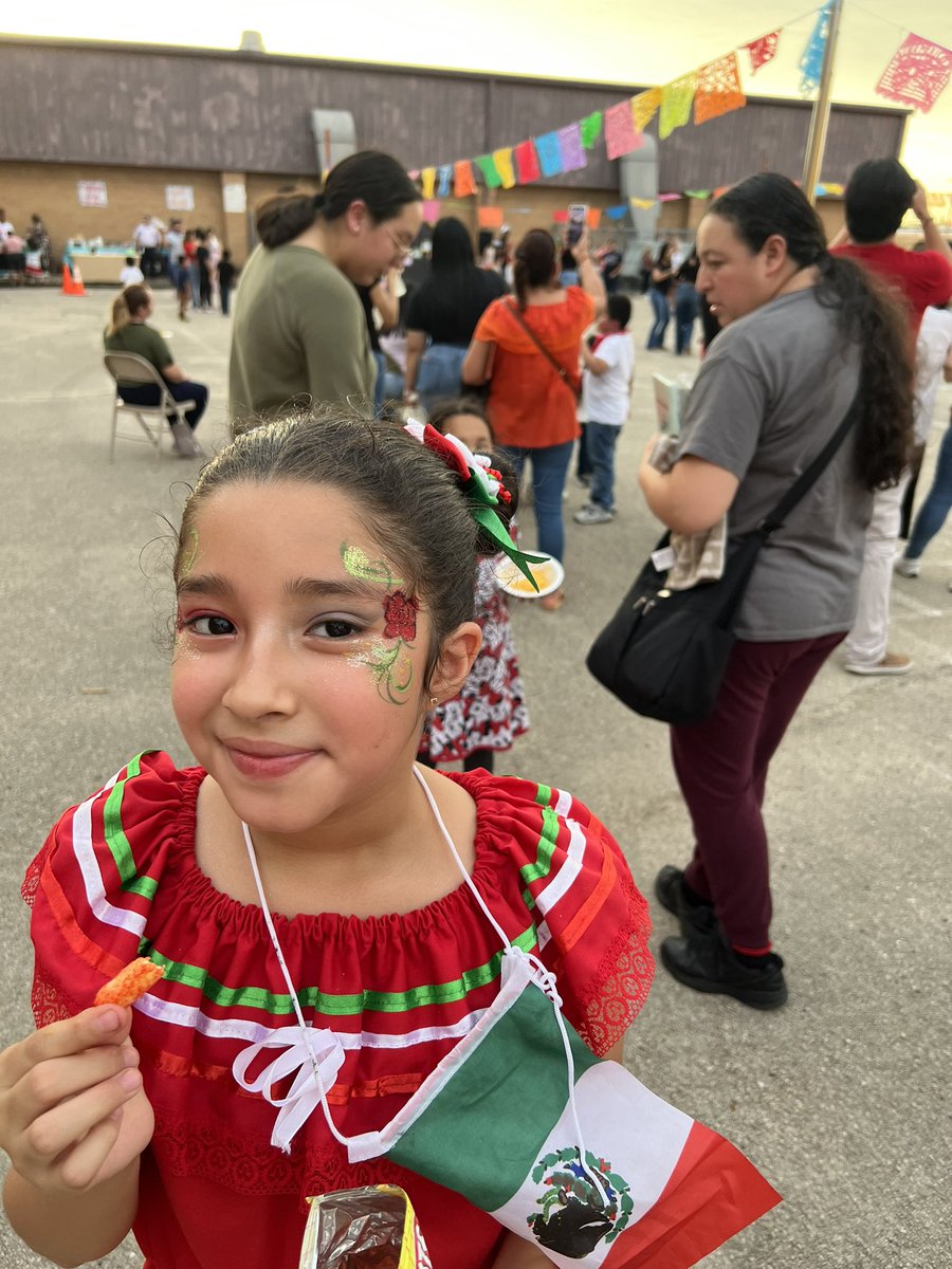 pblorozco's tweet image. Celebrating #HispanicHeritageNight at FME was an absolute success! Our school community came together to honor Hispanic culture, and it was a night filled with joy and unity. Thank you to our incredible families and staff for making it such a memorable event. #FMECommunity