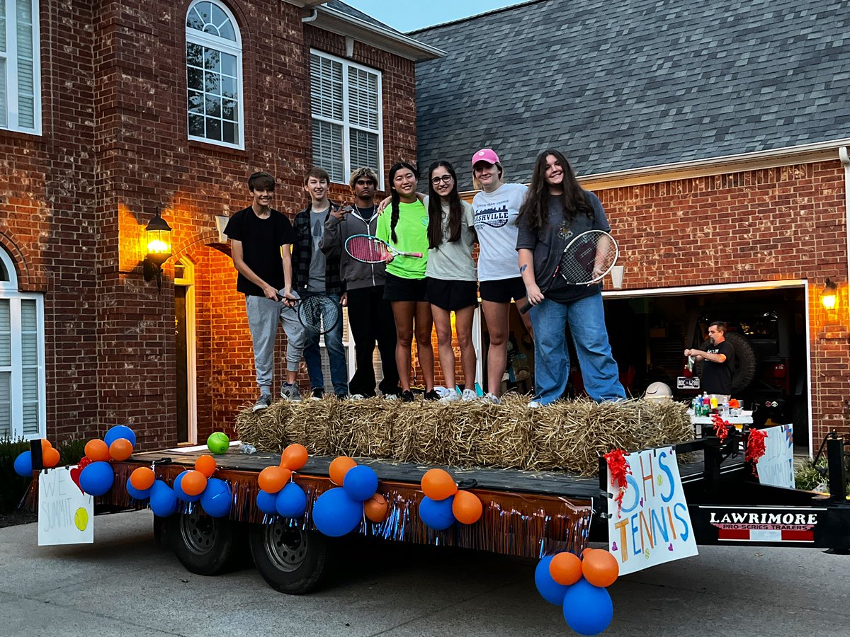 wcsSummitTennis's tweet photo. Shield Up!! The very first Summit tennis float is ready to GOOOOO!! @SummitSquad #OleSparty #SpartyParty #SP4L #EVERTRUE #TTET https://t.co/uRO02PcTZt