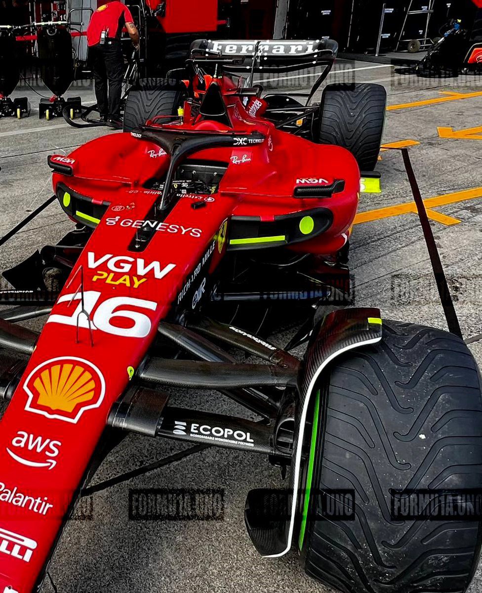GiulyDuchessa's tweet photo. #Ferrari con il nuovo fondo su Leclerc. 
Sono estesi e avanzati i convogliatori in ingresso al tunnel, il bordo è stato appiattito. Modifiche ulteriore sotto e al diffusore. 
Obiettivo è poter correre più bassi con più stabilità di carico 
#Formu1a #F1 https://t.co/GkSOuGDvZ9