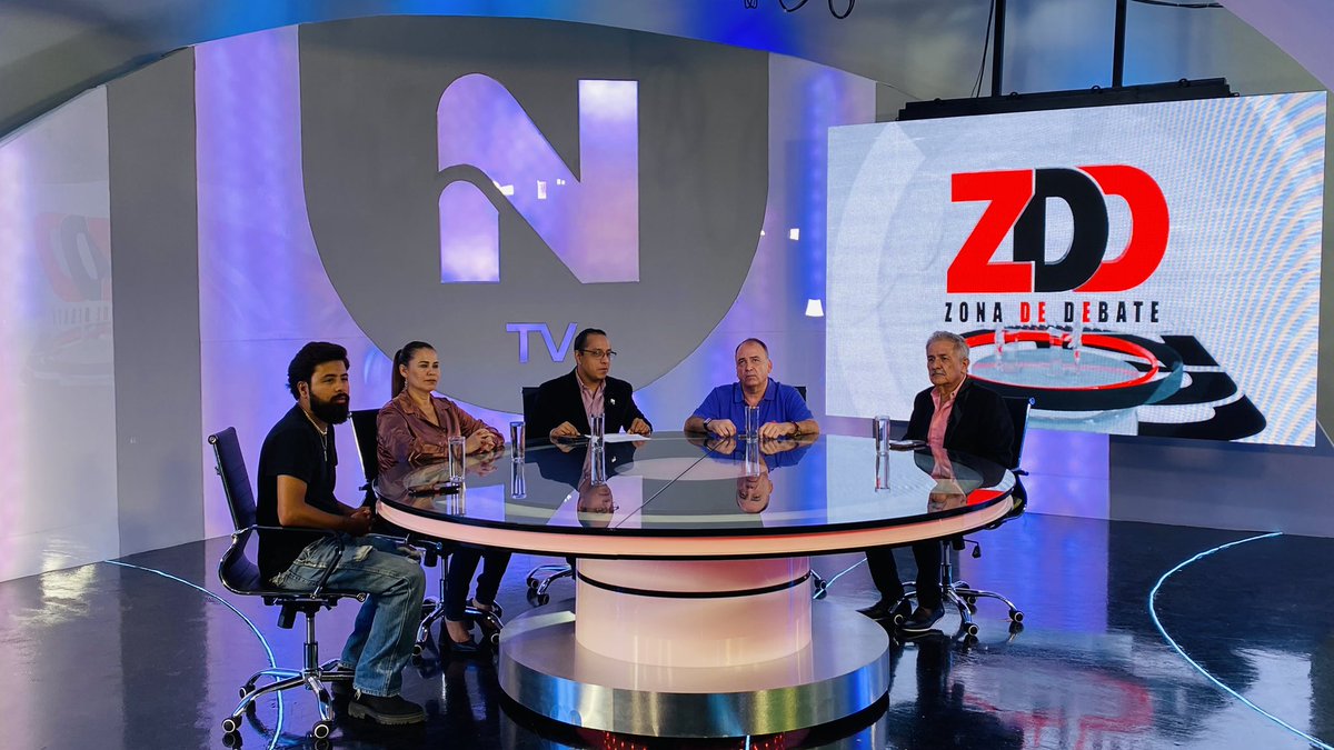 Para salvaguardar la integridad de quienes conducen motocicleta llega la iniciativa del <a href="/DurangoCap/">Municipio de Durango</a> “Usa la cabeza, rueda seguro” de eso platicamos en una mesa de análisis con nuestro amigo <a href="/richardibarral/">Richard Ibarra</a> a través de #ZonaDeDebate 🗣️🏍️🚦La prevención es tarea de todos.🐺