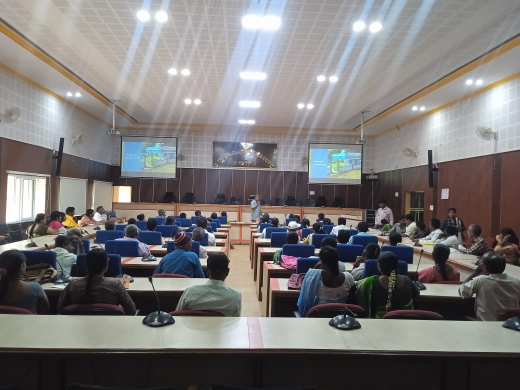 readingkafka's tweet photo. Training for rural librarians in Kolar. #librariesforall https://t.co/ulFWjS5o4S