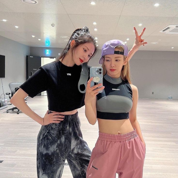 tita_seohyun's tweet photo. Happiest birthday to my favorite person on Earth... other than me! @tita__hyoyeon! 🎉🎈

I hope you have a day that's as amazing as you are. I miss you na po sobra. When po ba tayo mag-sshot ulit? charr HAHAHAHHA. Enjoy your day to the fullest po! ILYSM mwaps😘🥰 https://t.co/ZauZbNBEgL