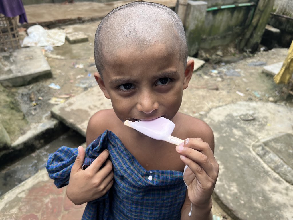 The ice-cream boy!

#rohingya #childrenphotography #refugees #streetphotography #yassinphotography #documentaryphotography #rohingyatographer #photooftheday #yassindairy #streetstyle #supportchildren