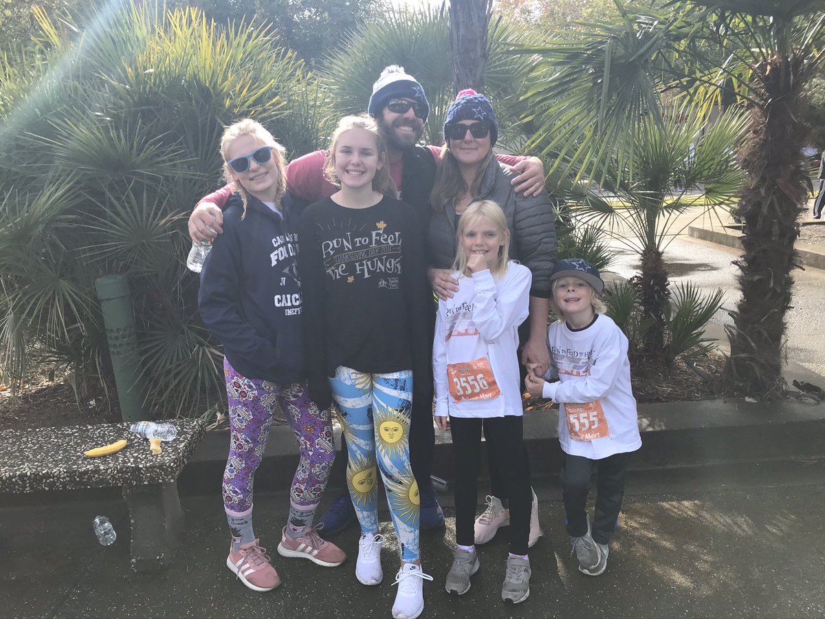 SeanT1977's tweet photo. @rtfth Families that run together, run together… https://t.co/hCJ1QJNlF9
