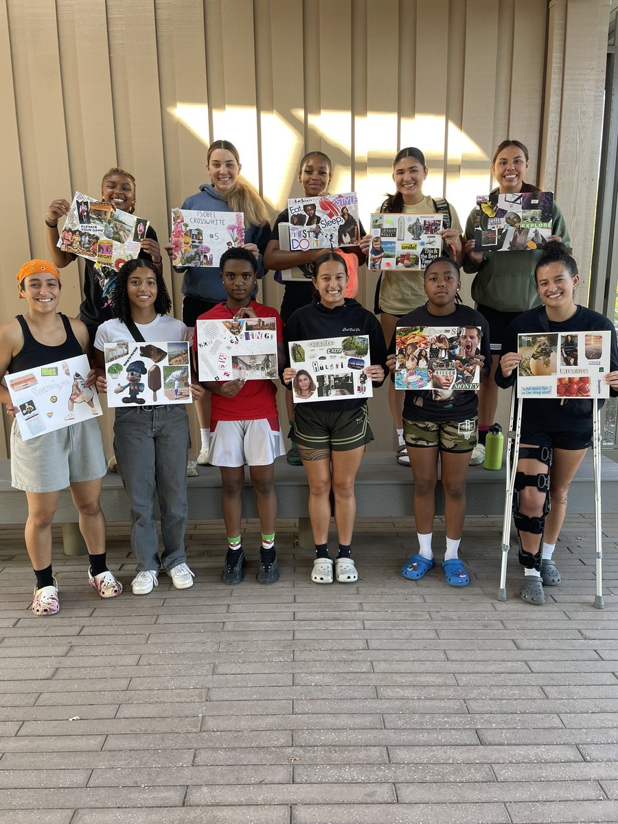 COM_WBB's tweet image. Manifesting our success by creating vision boards together⚓️🏀 #COMWBB #MarinBasketball #AnchorDown