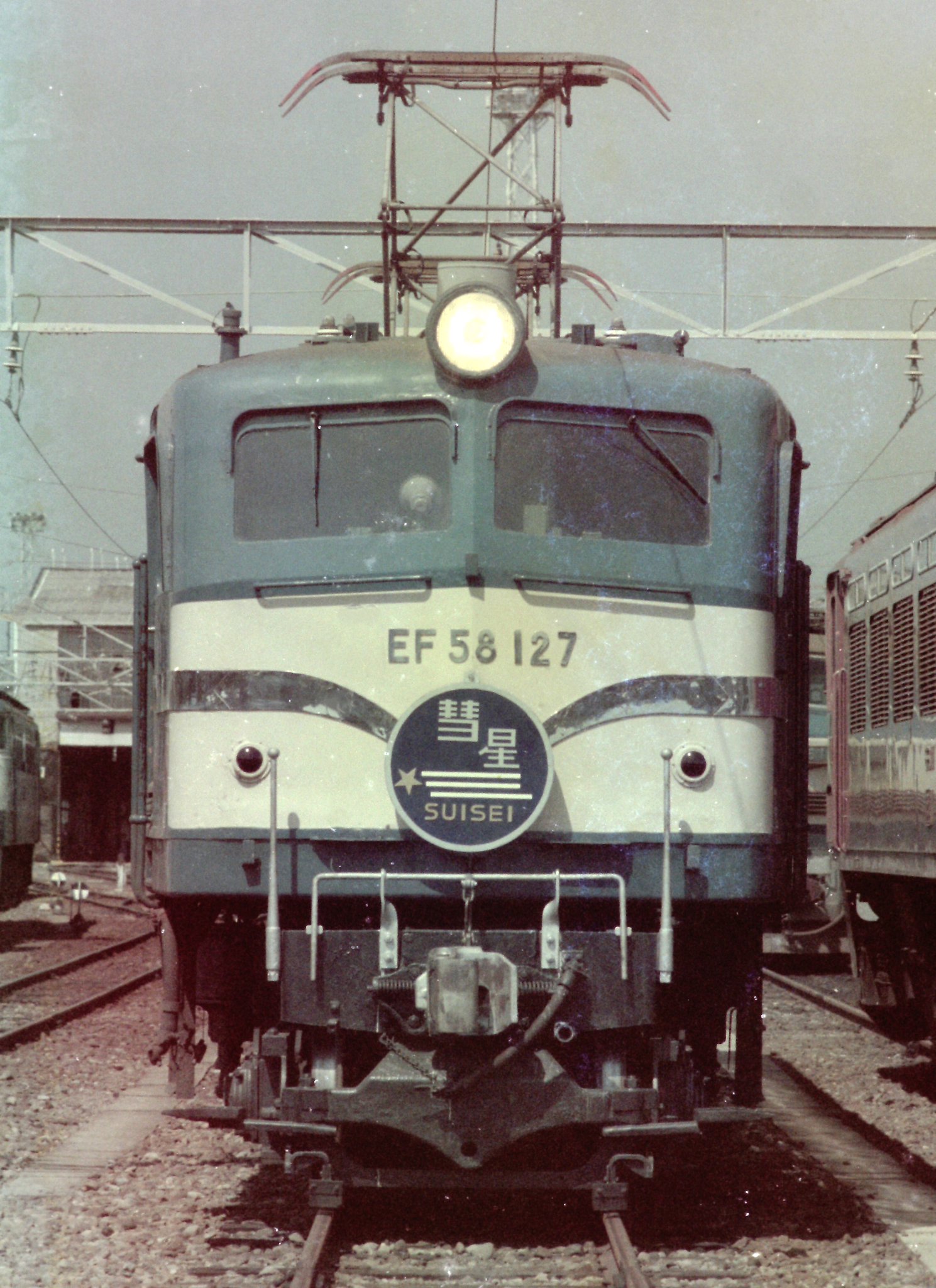 F6mMUhubgAAa2hT.jpg:large