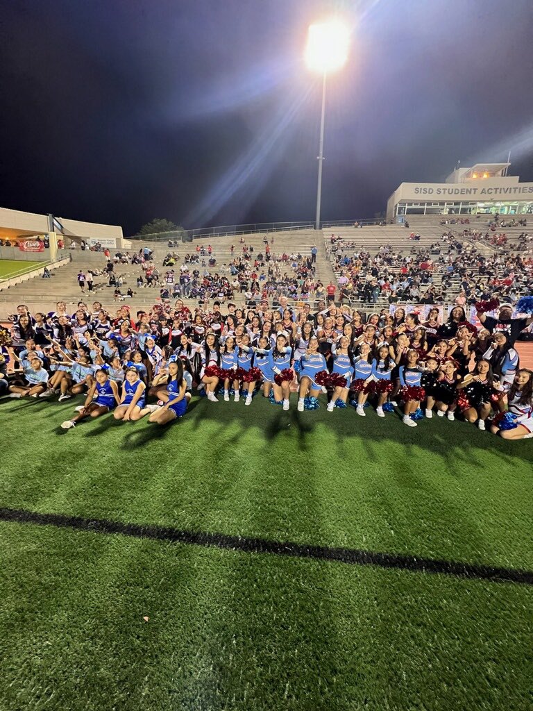 CarmanNate's tweet photo. Beautiful night at the #TeamSISD Student Activities Complex! Great to be with our @Socorro_HS community for the #BULLDOGNATION feeder pattern night. Go Bulldogs! https://t.co/nzIfWHvZrm