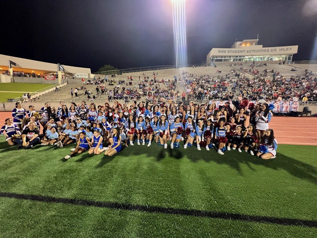 CarmanNate's tweet photo. Beautiful night at the #TeamSISD Student Activities Complex! Great to be with our @Socorro_HS community for the #BULLDOGNATION feeder pattern night. Go Bulldogs! https://t.co/nzIfWHvZrm