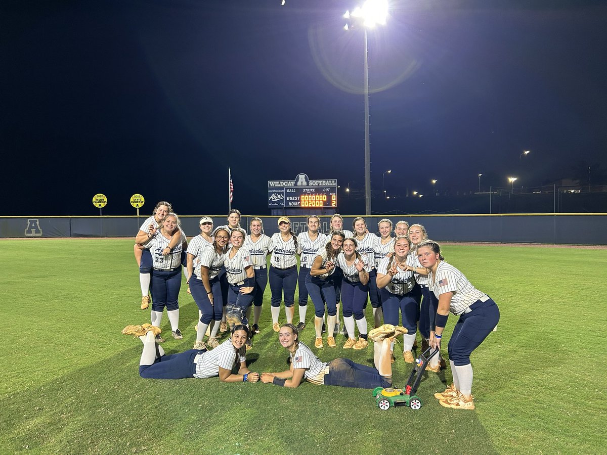 Coach Kyle Bailey tweet media