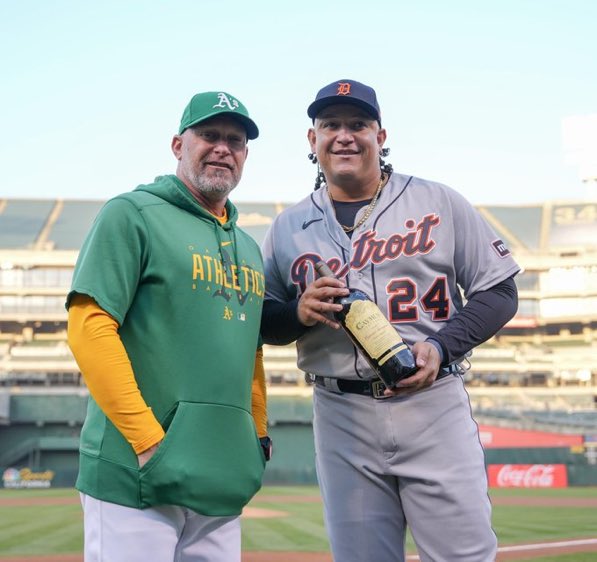 CalicoJoeMLB's tweet photo. The A’s are so fucking cheap that they couldn’t even make Miggy a special a bat or something for his retirement. They had the ENTIRE year to prepare for this, and what they gave him was a bottle of wine. 

“Here’s this $30 bottle of wine from the liquor store Miggy, see ya!” https://t.co/nxDKhLsBrK