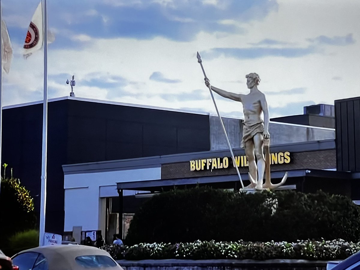 RyanWelchPhotog's tweet photo. Am I the only one who just learned that this statue at the Warwick Mall is a replica of the Independent Man from the State House dome? https://t.co/Cawgvzd5Zq