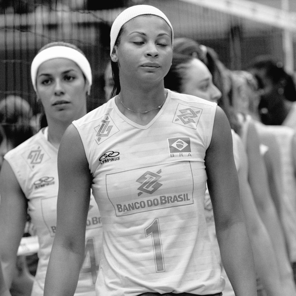 LUTO NO ESPORTE BRASILEIRO

Campeã olímpica em Pequim 2008 com a seleção brasileira de vôlei, a ex-central Walewska Oliveira morreu na noite desta quinta-feira, 21, em São Paulo. De acordo com pessoas próximas a ex-atleta, não se sabe a causa da morte. Walewska tinha 43 anos e
