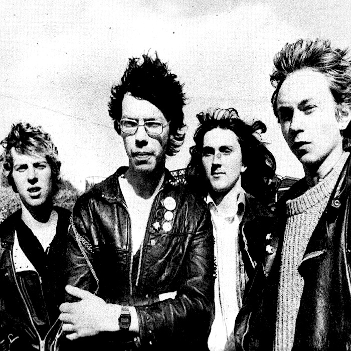 TableBoots's tweet image. DYING WORLD - SUBHUMANS
There's a hole at the bottom of the earth
Where the blood pours out at the end of the day
When the usual amount of people have died
Sit back and watch the death and decay...

It's a DYING WORLD
youtu.be/_7sBtjuwDNA?si…