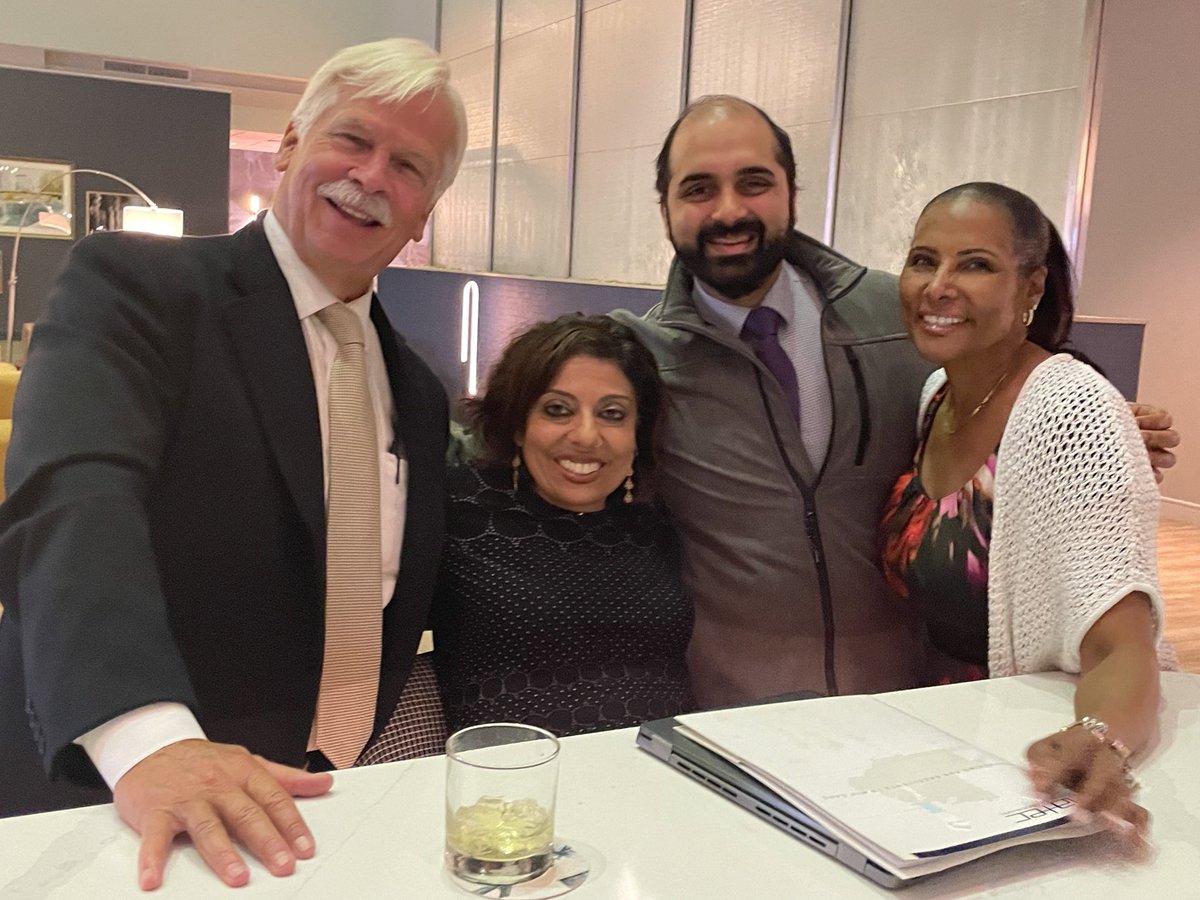 Capping off @MATEC_HIV’s amazing 26th Annual HIV Treatment Update with cocktails & conversations with prolific HIV clinicians @MonicaGandhi9, Michelle Collins-Ogle, & Renslow Sherer! #IDTwitter #HIVtwitter