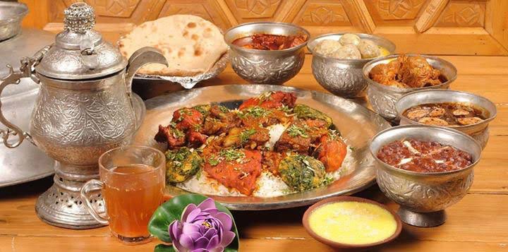 #Wazwan is a #traditional #multicourse #kashmirimeal. Composed of mainly #nonveg dishes it is a #delicacy. Served in big plate called #trami for 4 people
#kashmiriculture
#Srinagarsmartcity
#kashmirtourism #kashmirlife #srinagarkashmir #kashmiri #srinagardiaries #gustaba #rista