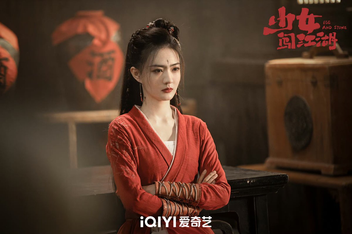 dramapotatoe's tweet photo. The currently airing wuxia romance drama #EggandStone, starring Xu Lu, Caesar Wu Xize, Riley Wang Yilun, Zhang Chuhan & Li Zhuozhao, releases new stills
#少女闯江湖 https://t.co/gTQjaRiMsj