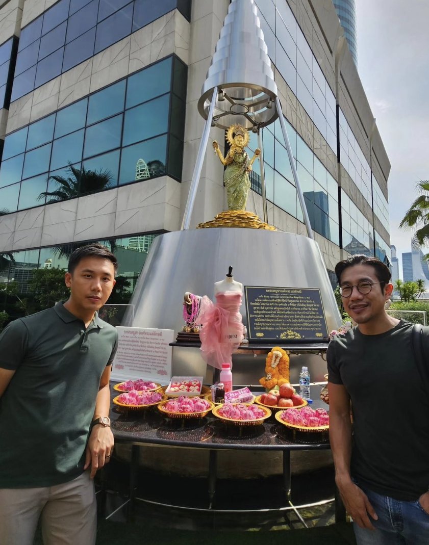 Pana_amulets's tweet photo. เมื่อคุณฌอน Poem มาบูชาสักการะองค์แม่ 🪷 ชอบชุดในหุ่น ที่คุณฌอนเตรียมมามาก บอกความเป็น Poem สุดๆ 💗 https://t.co/QkjEtC0zTi