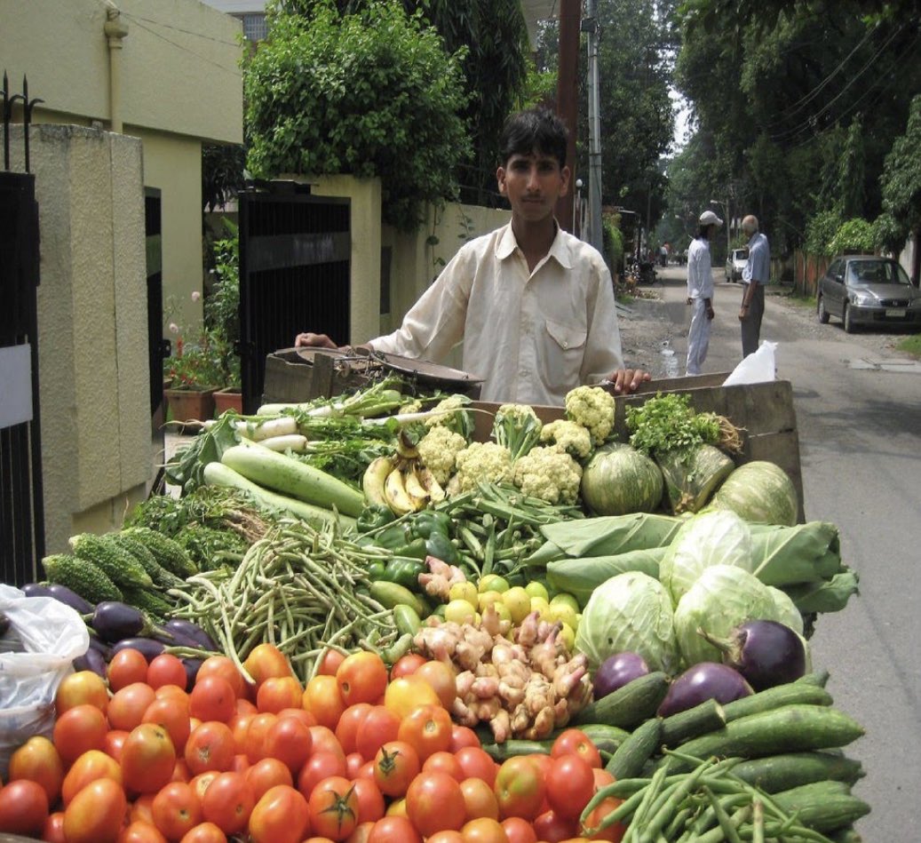 _Shivkivani's tweet photo. Pov: middle class family thing

Never ending bargain with sabji waala https://t.co/XEZtNsFS4S