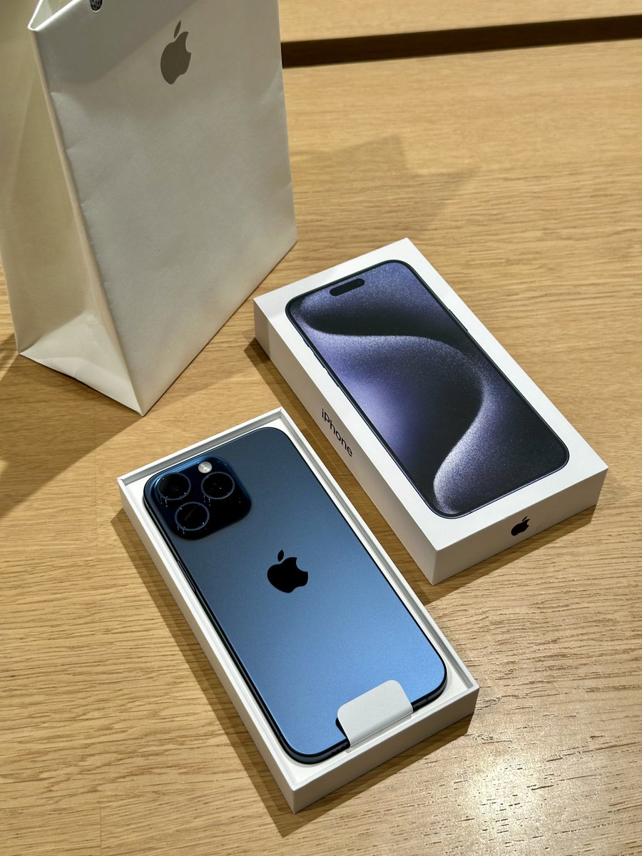 ishanagarwal24's tweet image. Just unboxed my iPhone 15 Pro in Titanium Blue at Apple Store, BKC in Mumbai. #iPhone5 #iPhone15ProMax