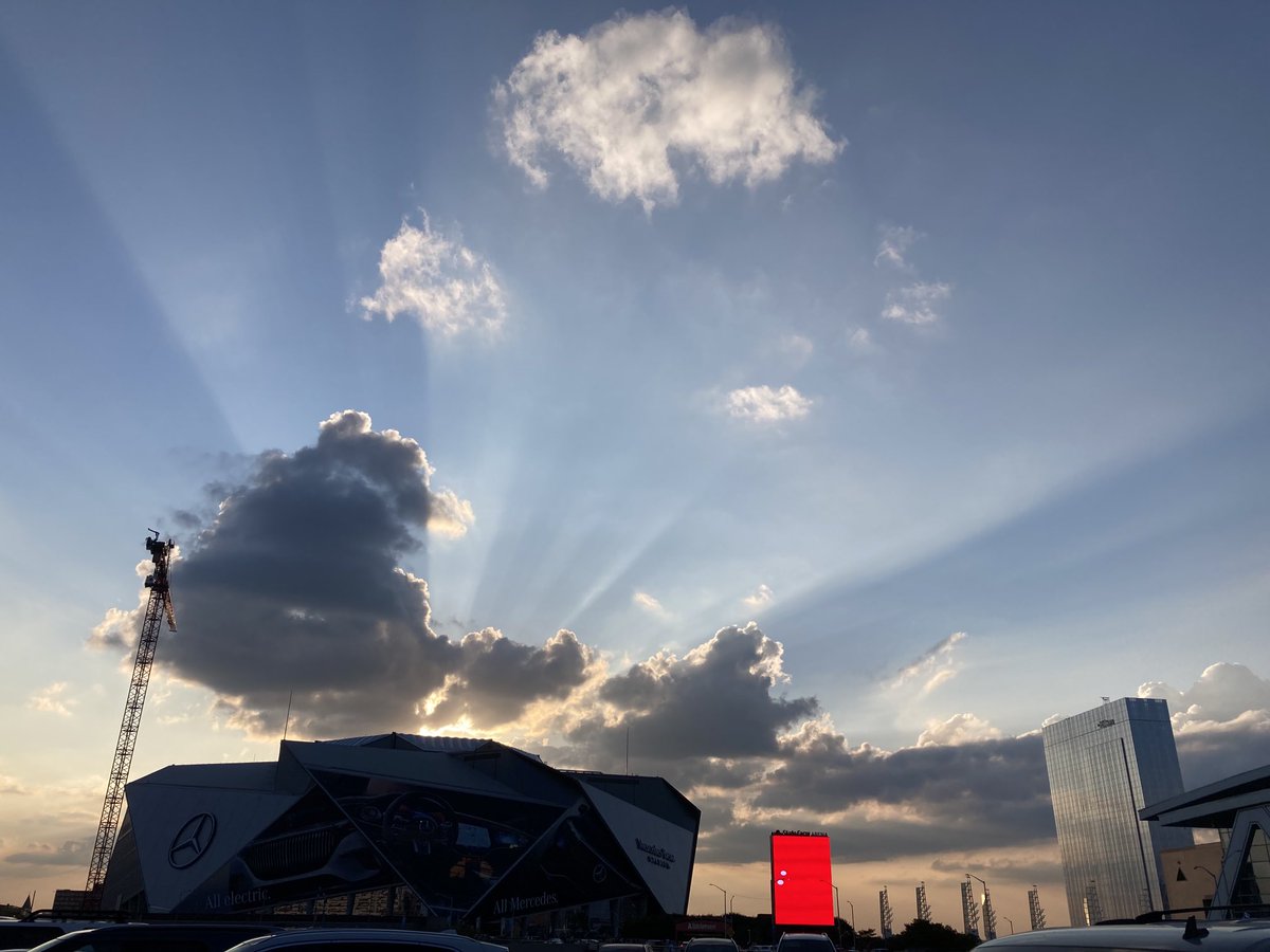 AtemDerStatuen's tweet photo. Mercedes-Benz stadium, from the roof of parking deck. ⁦@JacquiJerasTV⁩ https://t.co/fUr6AUzSRj
