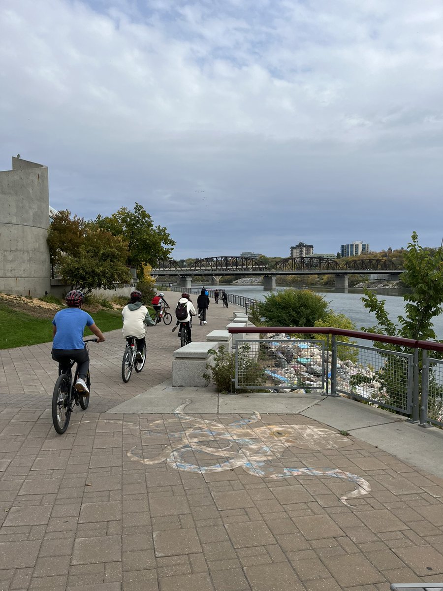 AronKnudsen's tweet photo. @StoonPubSchools A big thank you to Heather and Trent from @SaskatoonPolice bike patrol unit who met with the BRC Waskawiwin Land-Based Learning class. We learned bike safety, bylaws, and about their career paths. Then we enjoyed a class bike ride to the weir. 12km biked today. https://t.co/0fTRJu4U6D