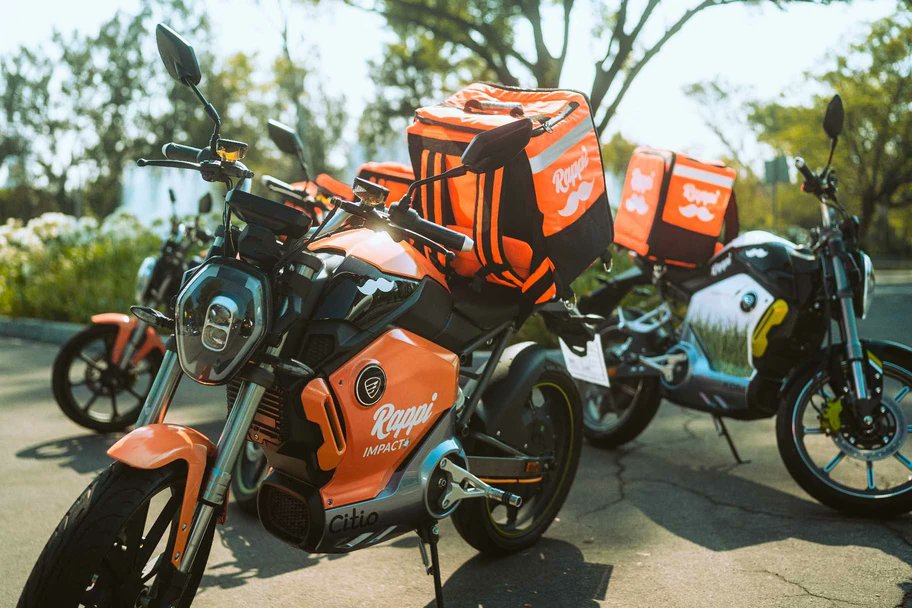 Autocosmos's tweet photo. La nueva alianza entre @RappiMexico, @citio_mx e @ItalikaOficial 😎 busca impulsar las entregas a domicilio propiciando un ecosistema sostenible ❤👉 https://t.co/9YUpyUn5Sp https://t.co/LiemFjYJDC