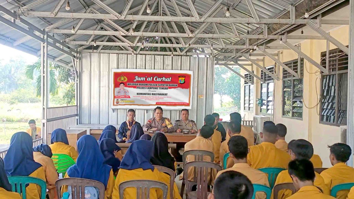 SeputihPolsek's tweet photo. Giat Kanit Binmas Polsek Seputih Raman Aipda Nyoman Ariyana dan Bhabinkamtibmas Aipda Dewa Made Anom  melaksanakan kegiatan "JUM'AT CURHAT" di Aula Polsek Seputih Raman 

Giat dilaksanakan dalam rangka menampung aspirasi,masukan serta keluhan terkait tindak kejahatan, https://t.co/6mlQdO2gy1