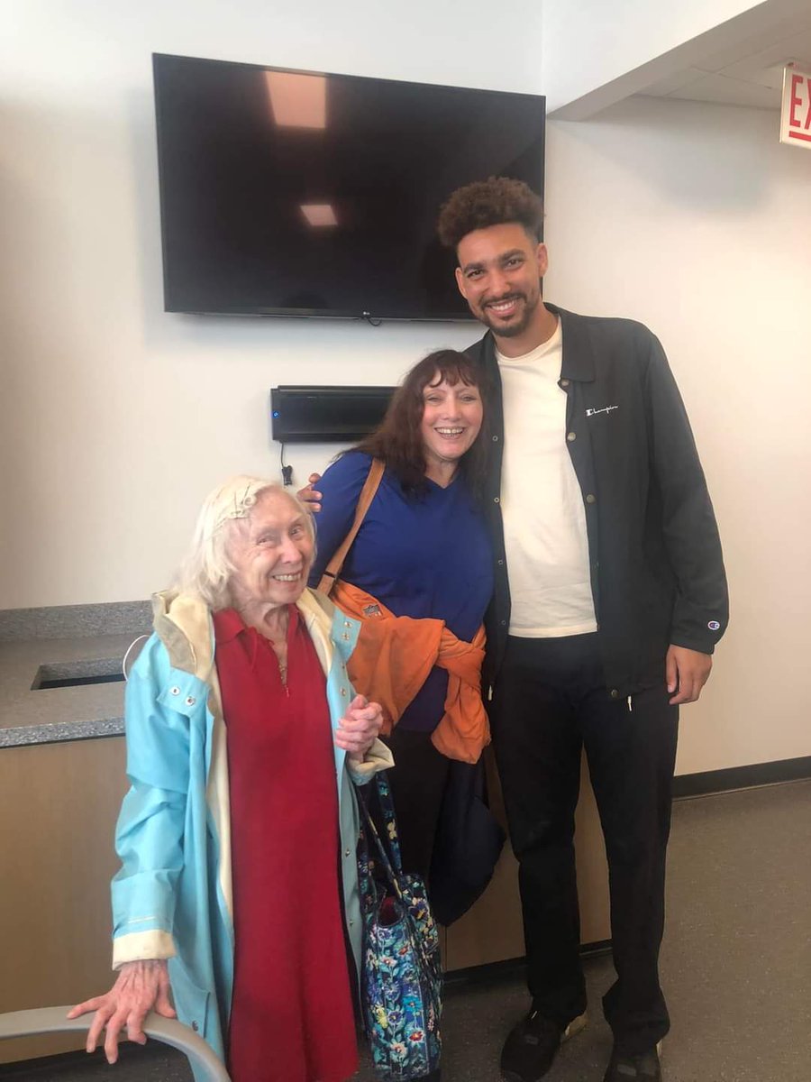 AlisonSMoran's tweet photo. @jtheannouncer Nice to meet you, Jeremiah! Thank you for making our day, especially my Mom's! #Cubs https://t.co/hYhPNpWFIn