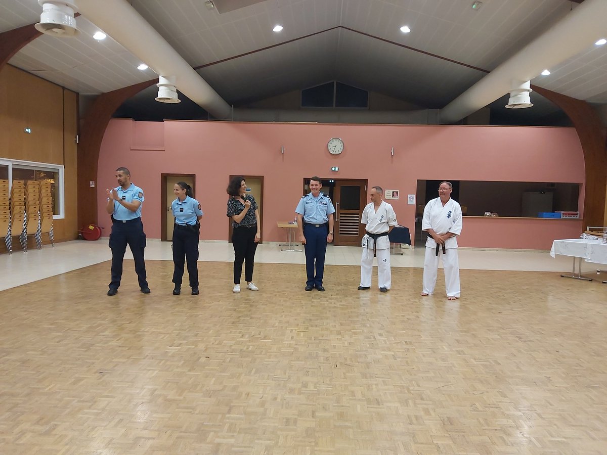 Nath_Aubert65's tweet photo. ➡️J'étais ce soir invitée à une conférence sur le thème de la lutte contre ce fléau que sont les violences faites aux femmes.
Nous avons pu allier théorie et pratique.
Merci aux différents intervenants pour leur expertise et leurs conseils.
#femmesdAlsace
#violencesauxfemmes https://t.co/eleMZP1ORm