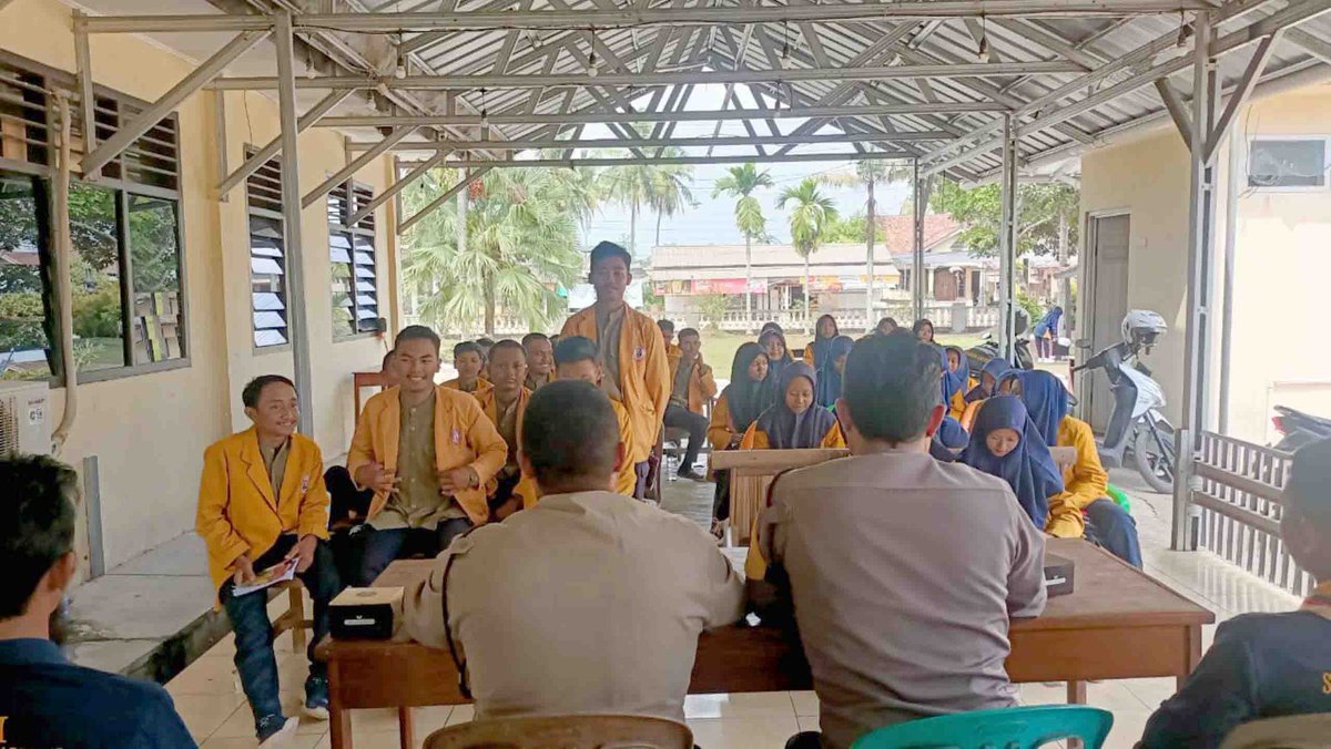 SeputihPolsek's tweet photo. Giat Kanit Binmas Polsek Seputih Raman Aipda Nyoman Ariyana dan Bhabinkamtibmas Aipda Dewa Made Anom  melaksanakan kegiatan "Program Minggu Kasih di Aula Polsek Seputih Raman 

Giat dilaksanakan dalam rangka menampung aspirasi,masukan serta keluhan terkait tindak kejahatan, https://t.co/otI3leXygU