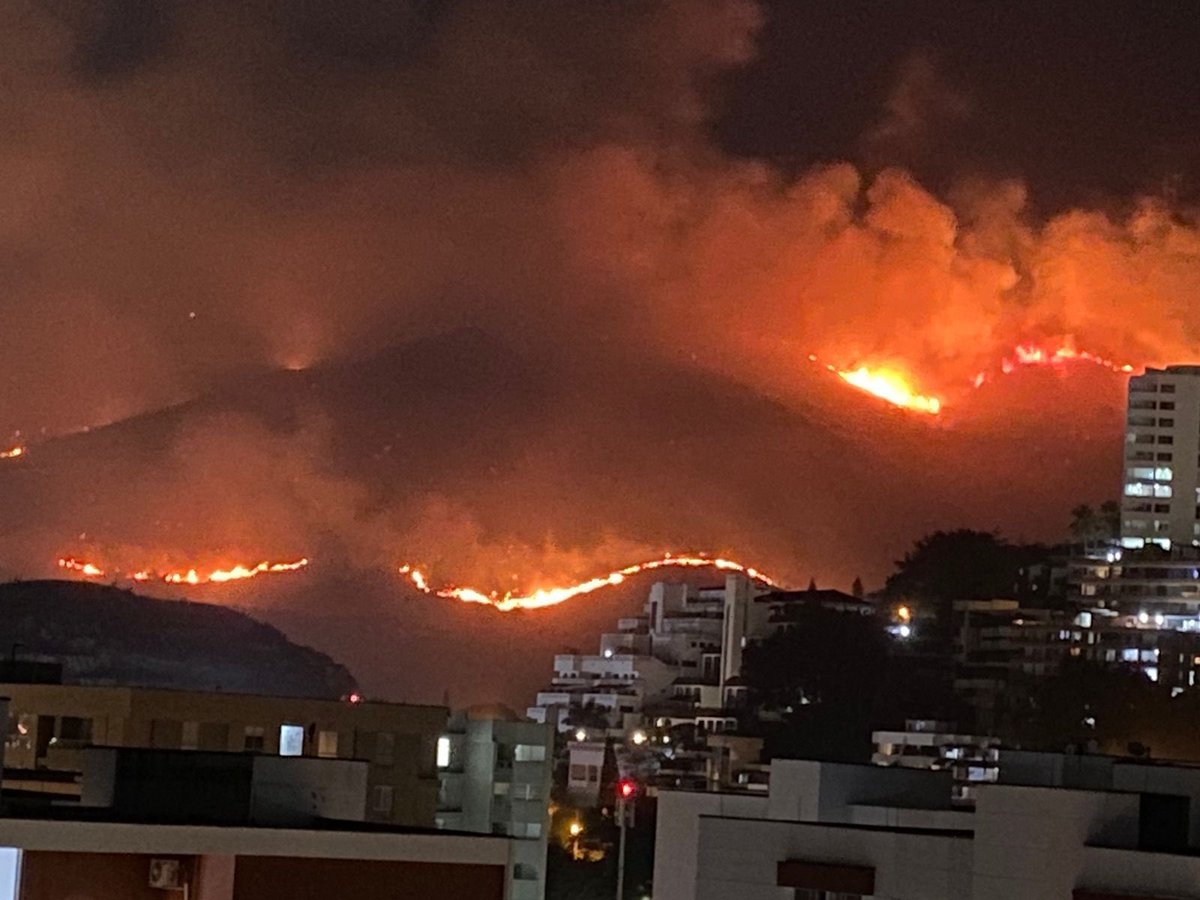 flowerojas_'s tweet photo. ¡Todas las capacidades de @AlcaldiaDeCali deben estar en Alto Menga-La Buitrera-Montebello! 🚨El grave incendio forestal debe ser controlado de manera urgente, el apoyo a los bomberos debe ser complementado con el personal de la alcaldía para la protección de la vida. https://t.co/UHQhm4koyv