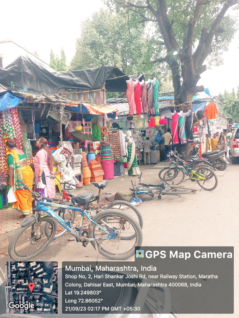 ParmeshwarSalg5's tweet photo. Complaint against 50 illegal  shops (bamboo and tarpaulin) by encroaching open plot at DAHISAR MARKET, Opp. DAHISAR Station, HARISHANKAR Joshi Marg, Dahisar East, Mumbai-400068. @IqbalSinghChah2 @mybmc @mybmcWardRN https://t.co/bdJ7GsBcJx