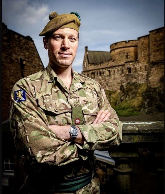 tiny_toff's tweet photo. Seeing as the Sussex Sugars are all salty over #LtColJohnnyThompson I figure they would really appreciate seeing his face all over twitter 🥰

#JohnnyThompson #LtColJohnny
#Waaagh #SussexSquad #SaltySugars #MeghanMarkle #PrinceHarry #KeepCrying #MigraineAndHandbag https://t.co/6pEccoAr8K