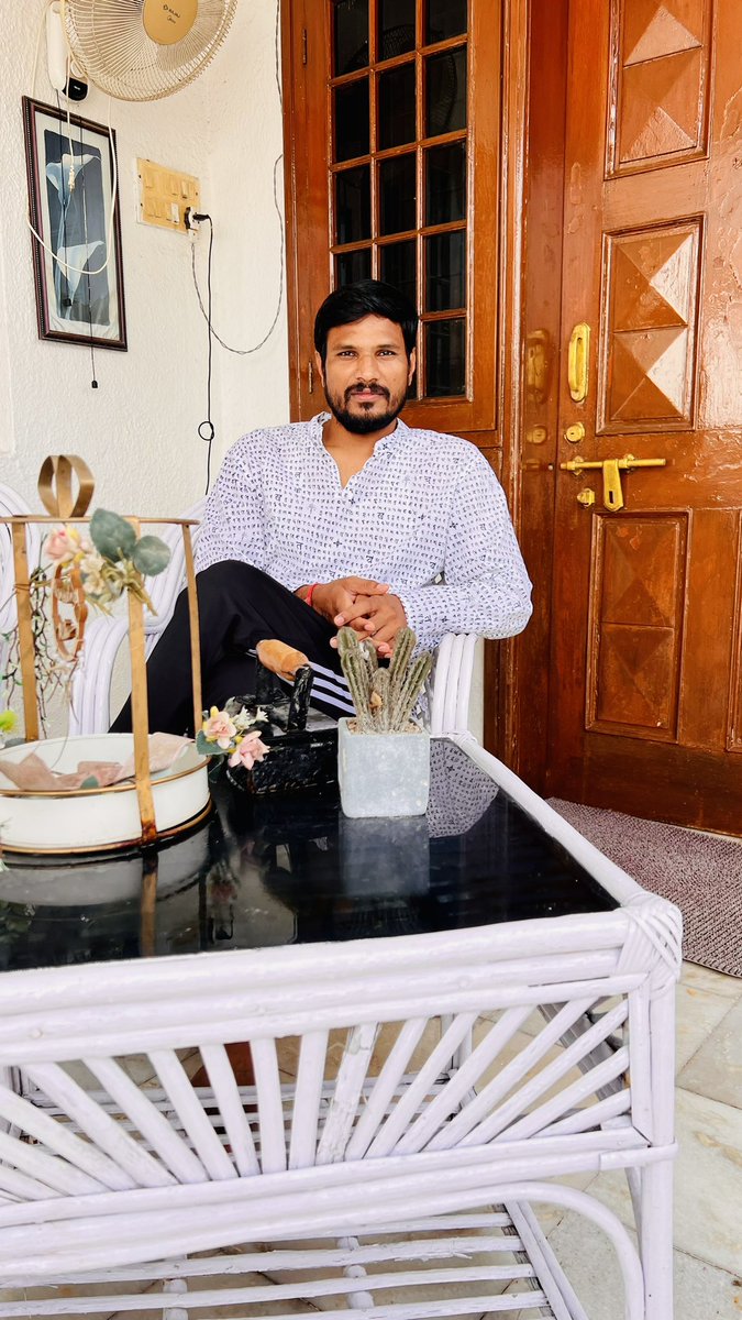 SohitYogi's tweet photo. शरीर की सुरक्षा धन से भी अधिक करनी चाहिए क्योंकि शरीर बिगड़ने के बाद धन भी उसकी सुरक्षा नहीं करता। https://t.co/lp3tYei4LW