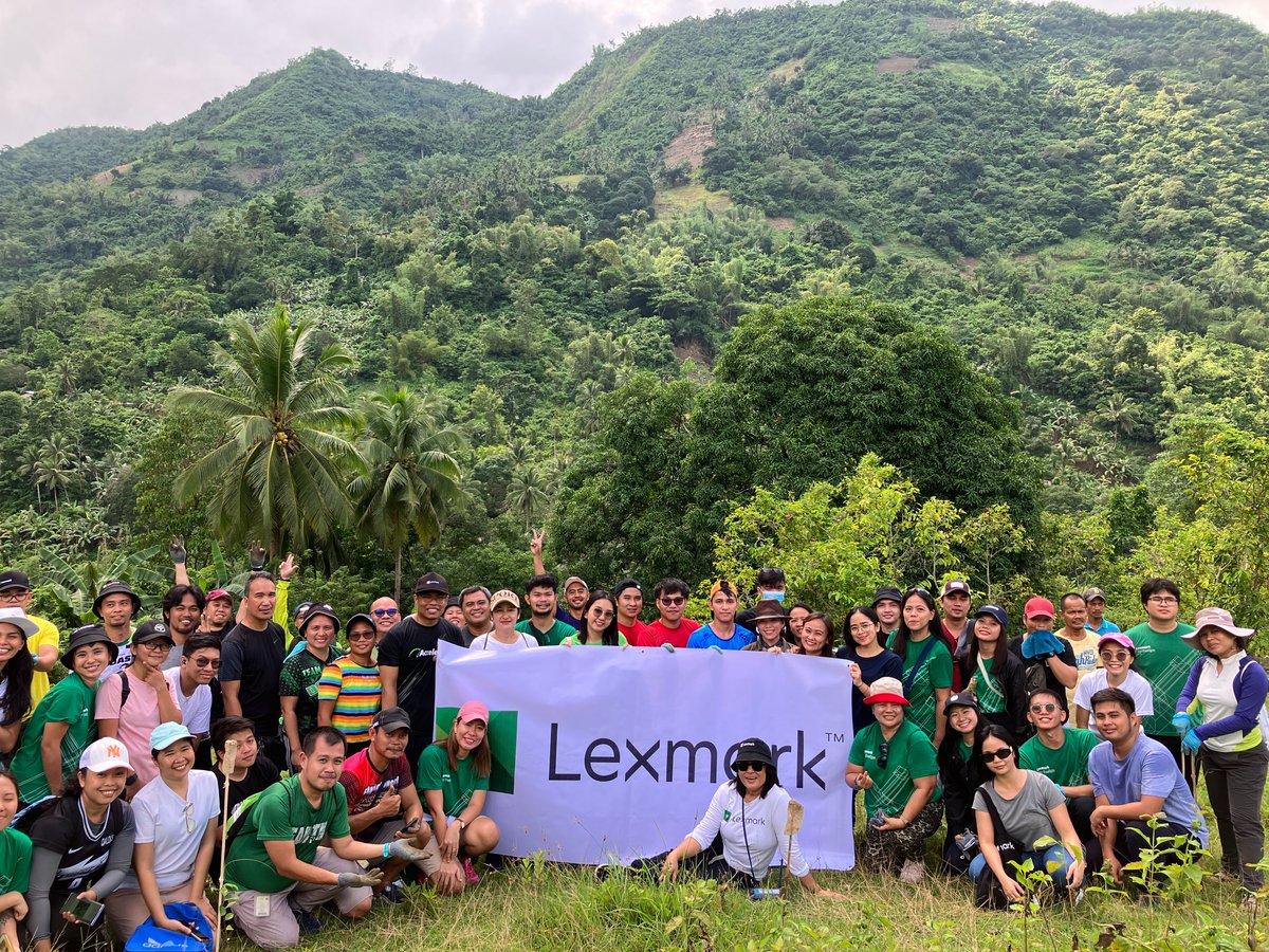 lexmarkcebu's tweet photo. With our commitment to continue giving back and empowering the local community, passionate Lexmarker volunteers got together and planted 600 seedlings during their tree planting activity at Barangay Buot, Cebu City, last September 20, 2023. 🌱

#SustainabilityAtLexmark https://t.co/hod3mrynMK