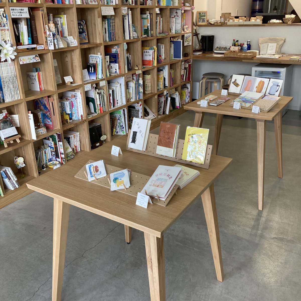hibi_d_room's tweet photo. 無事にSTOREDAY始まりましたー!
お店番してますので、
お時間がございましたら遊びに来てください☺️
#STOREDAY #parksidebooks
#お待ちしてます https://t.co/ZCxgvscGsQ