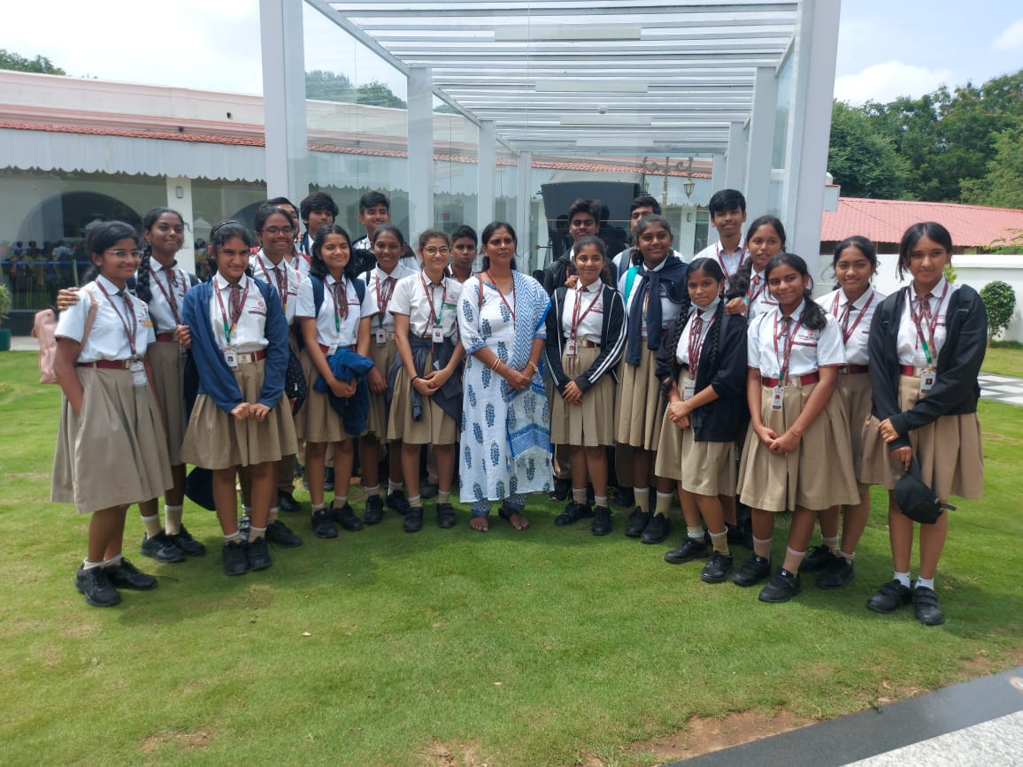 sadhanainfinity's tweet photo. It was indeed a break from the traditional classroom as the students of Sadhana Infinity International School from classes IX and X embarked on an educational trip to the magnificent Rashtrapati  Nilayam on 13 September 2023.
T
#filedtrips #Siis #sadhana #rashtrapatibhvn https://t.co/FE0bhnYRpB